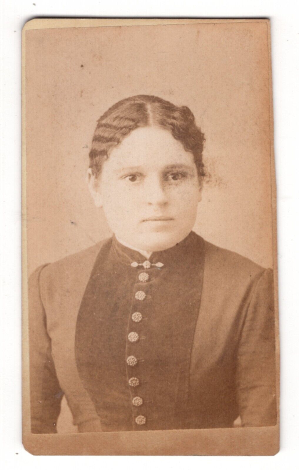 CIRCA 1870s CDV GORGEOUS YOUNG LADY IN DRESS BATAVIA NEW YORK C.W. TALLMAN