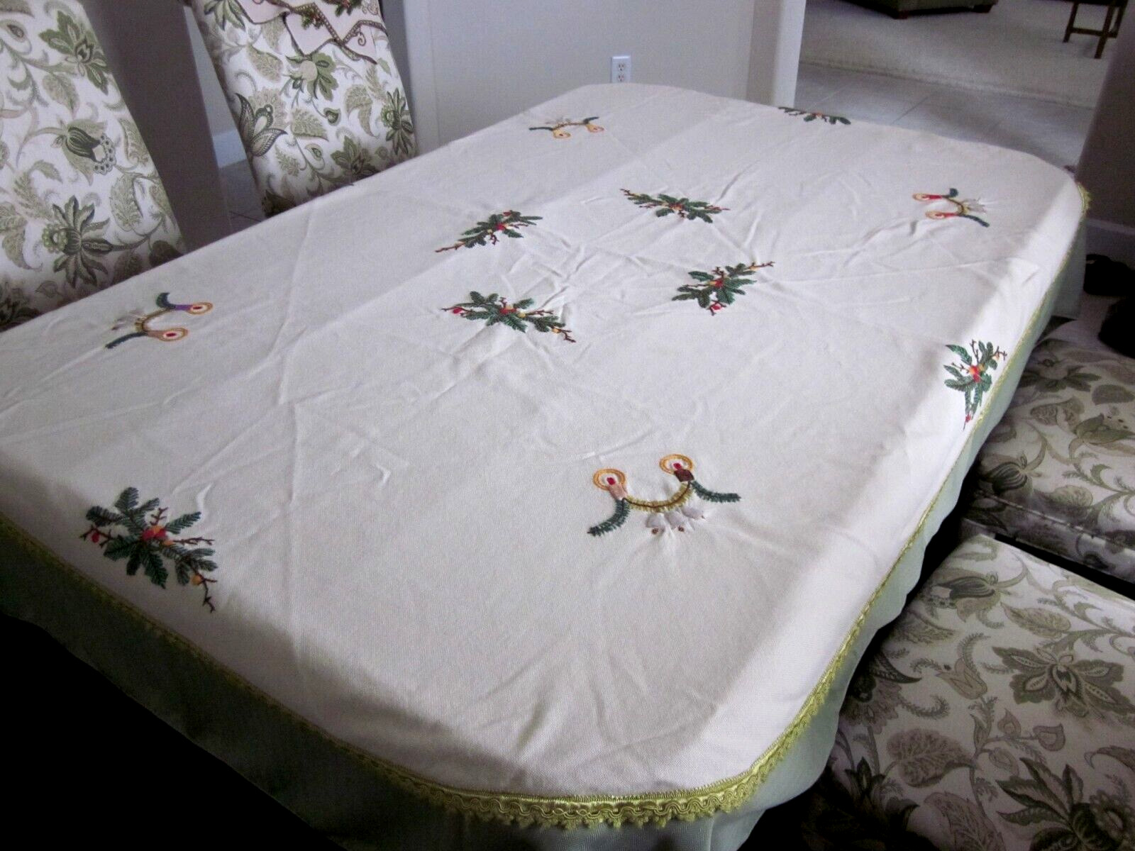 Vintage Handmade Crewel Embroidered Holiday Christmas Wool Tablecloth 72 x 50\