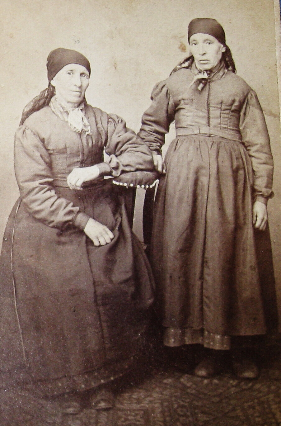 ANTIQUE CDV PHOTO OF 2 WOMEN IN ETHNIC OUTFITS WALDSASSEN & FRANZENSBAD GERMANY