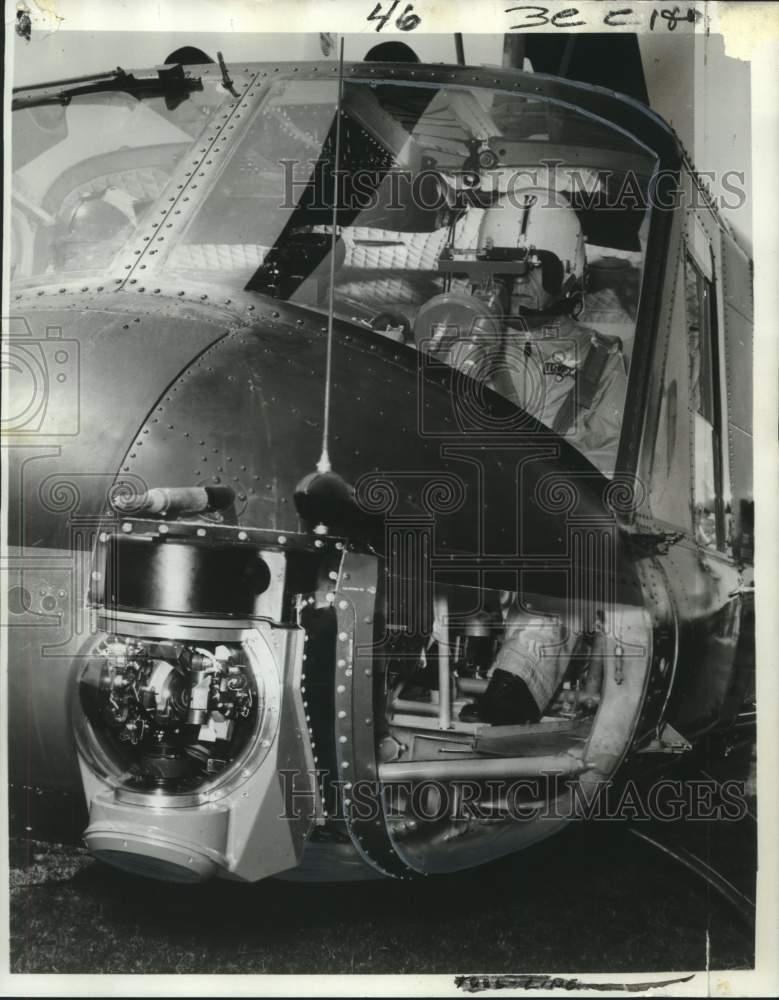 1964 Press Photo Lt. Col. Epsaro looks through helicopter stabilized sight