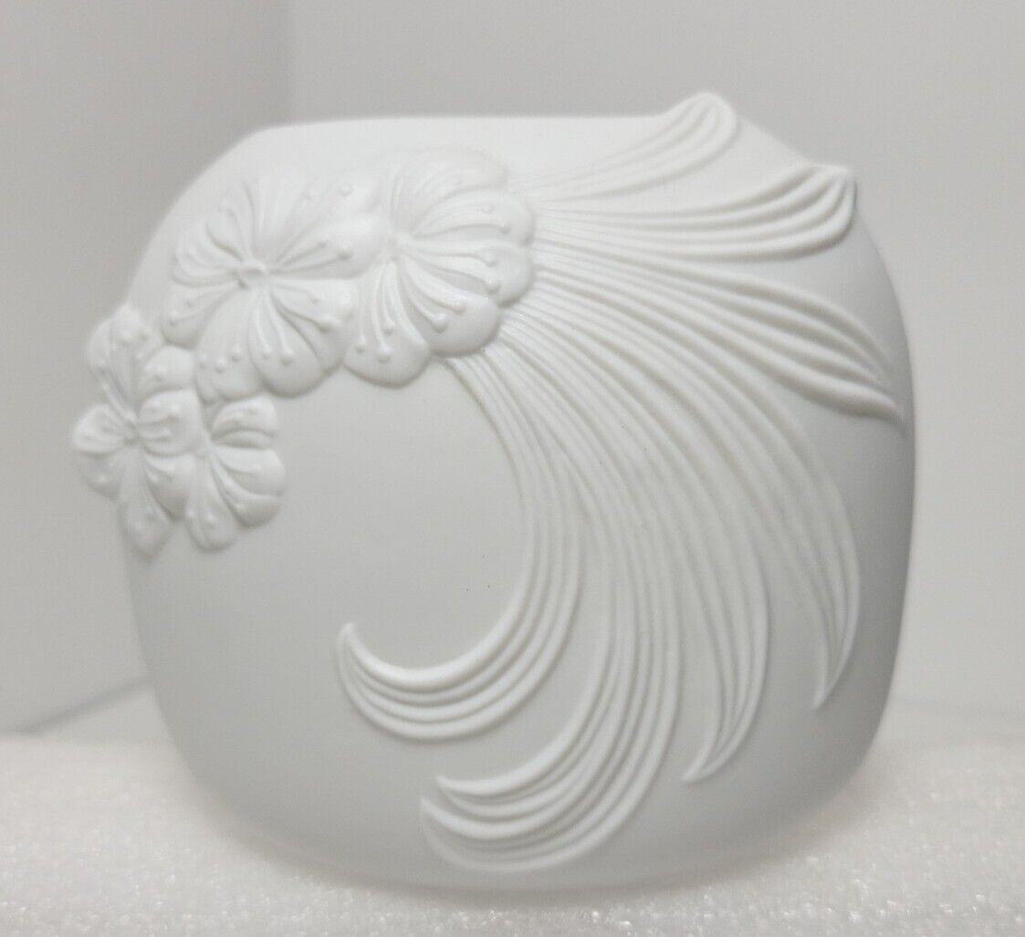 Vinage 70\'s Kaiser Manfred Frey White Bisque Porcelain Vase West Germany 4\