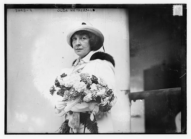 Olga Isabella Nethersole,English actress,stage producer,June 1914,flowers