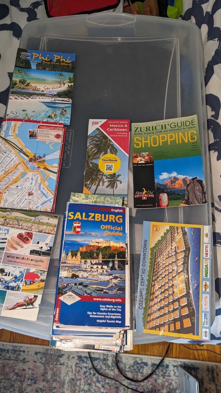 LOT OF pictured MAPS AND  INTERNATIONAL guides & programs