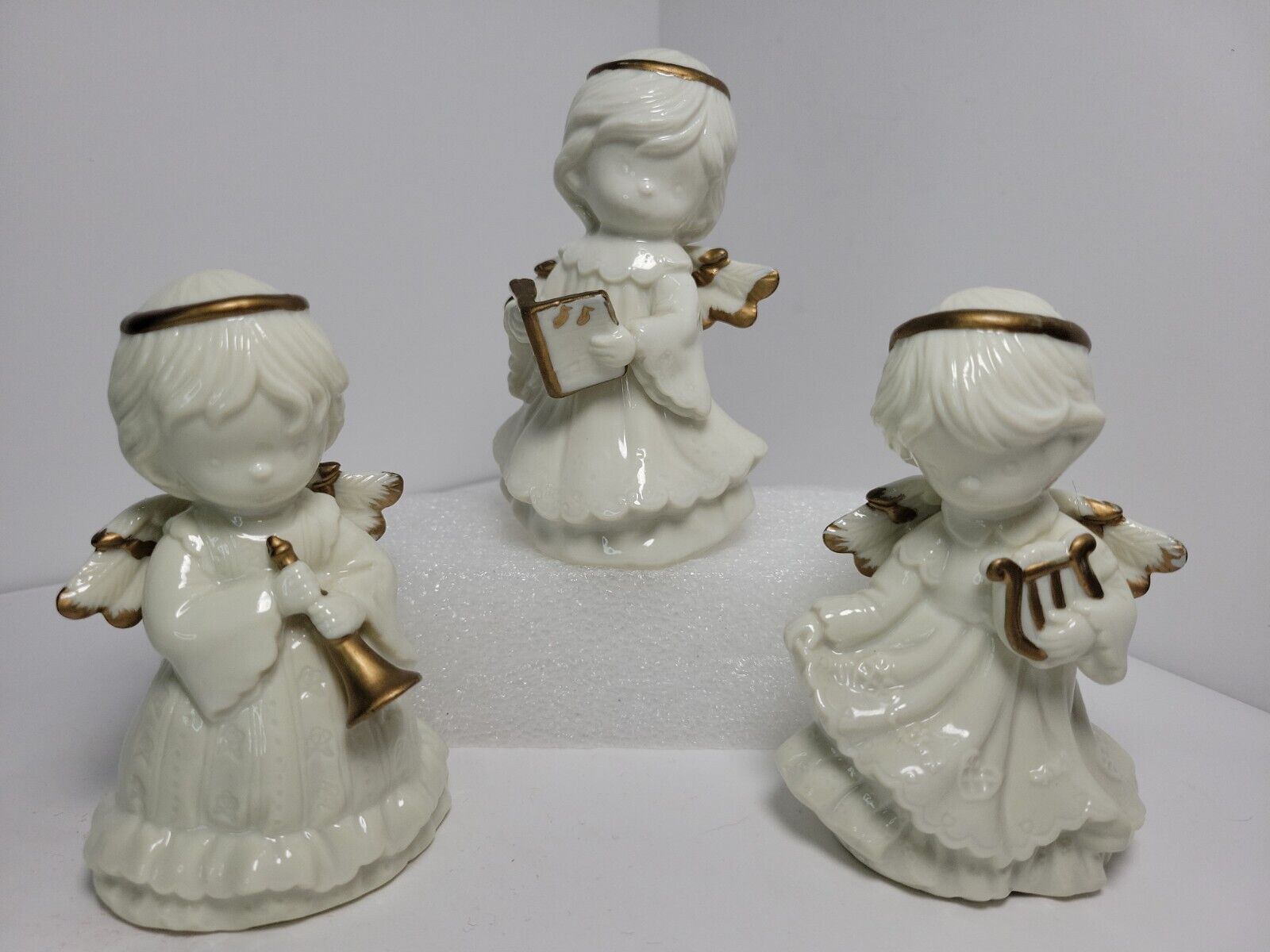 Vintage 1996 Set of Glossy Ivory Ceramic  Musical Angels Christmas Figurines EUC