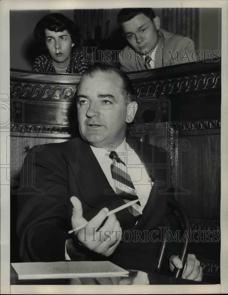 1954 Press Photo Sen. Joseph R. McCarthy shown at press conference - nee21723