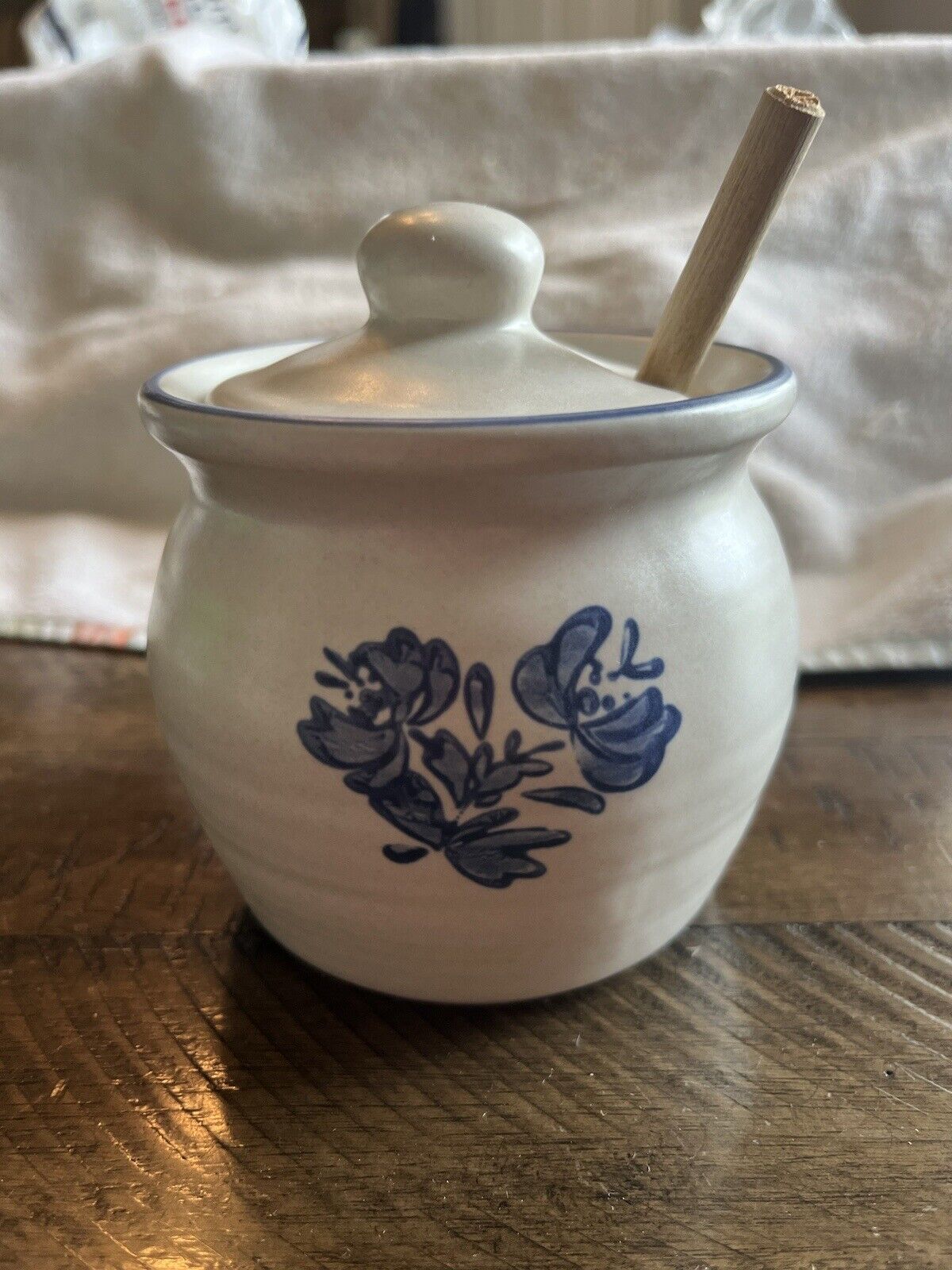 Vintage Pfaltzgraff Yorktowne Sugar Bowl Honey Pot with Lid 3.5\