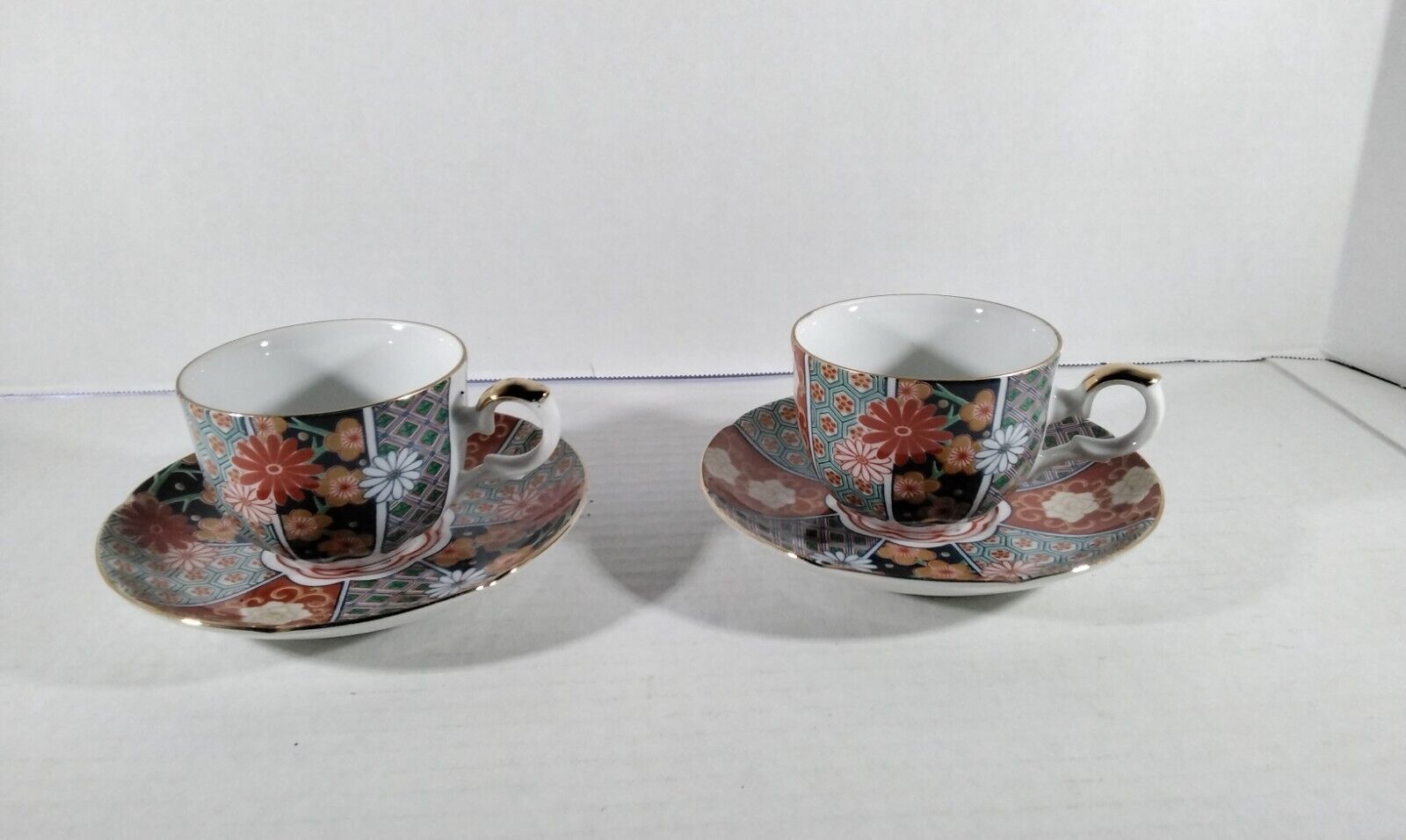 2 Arita Imari Fan CUP AND SAUCER Fine Porcelain Floral Scalloped Japan Vintage 