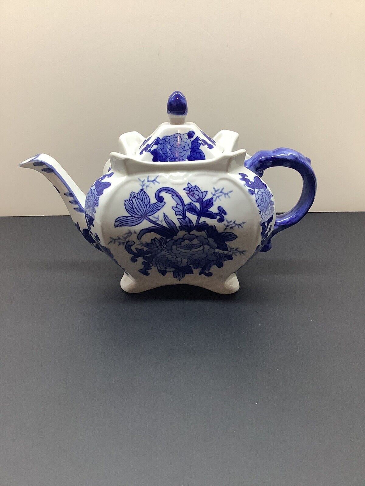 RARE Vintage Bombay Co Blue & White Porcelain Teapot w/ lid EUC