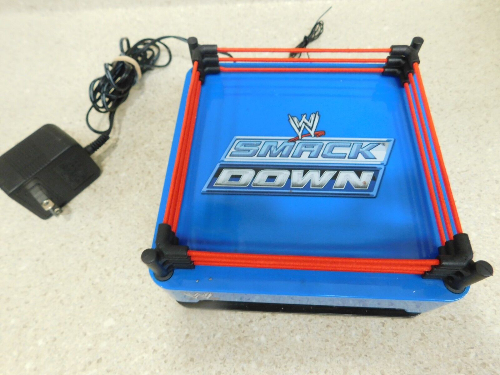 RARE 2009 WWE Wrestling Alarm Clock Radio Model WE11001 Ring Raw Smackdown