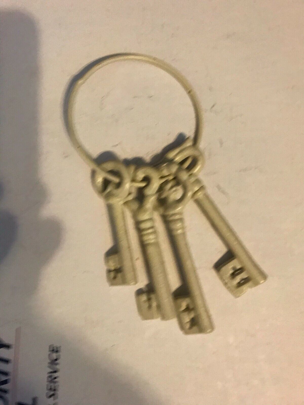 VTG Antique Cast Iron Skeleton Keys Set of 4 On Closed Ring Painted White 4\