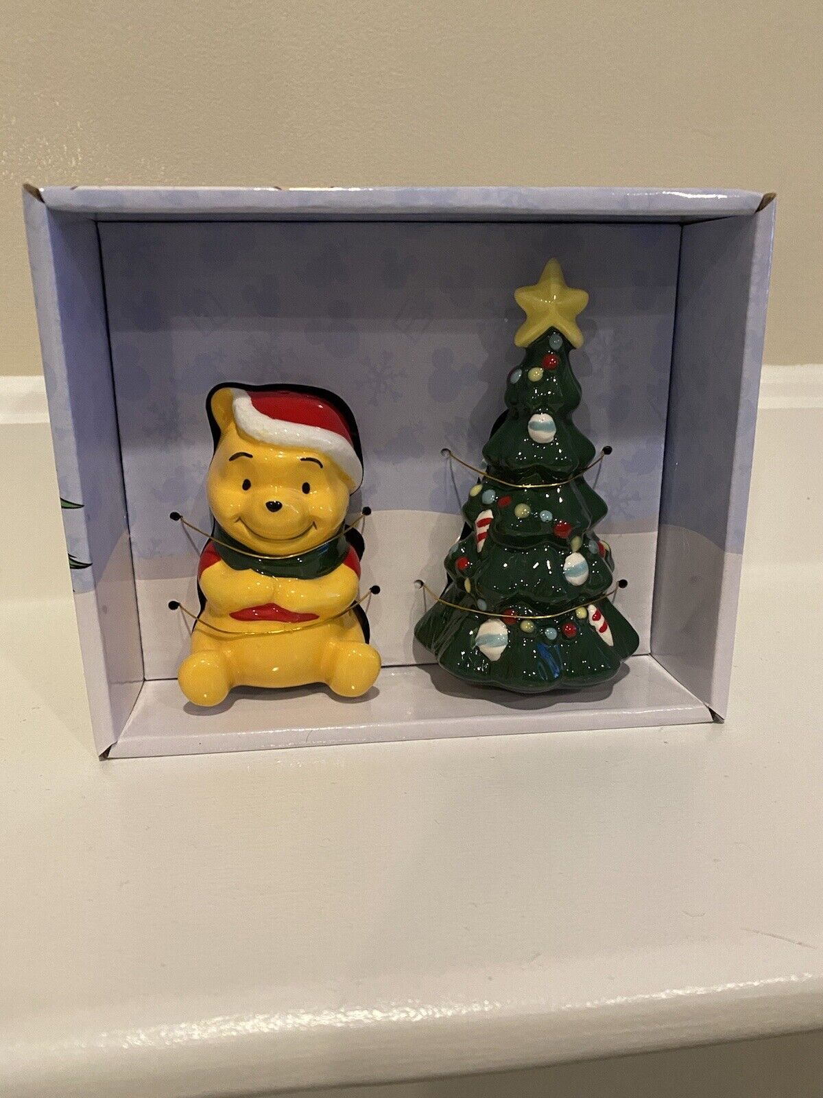 NIB Disney Winnie The Pooh Christmas Tree Ceramic Salt & Pepper Shaker Holiday
