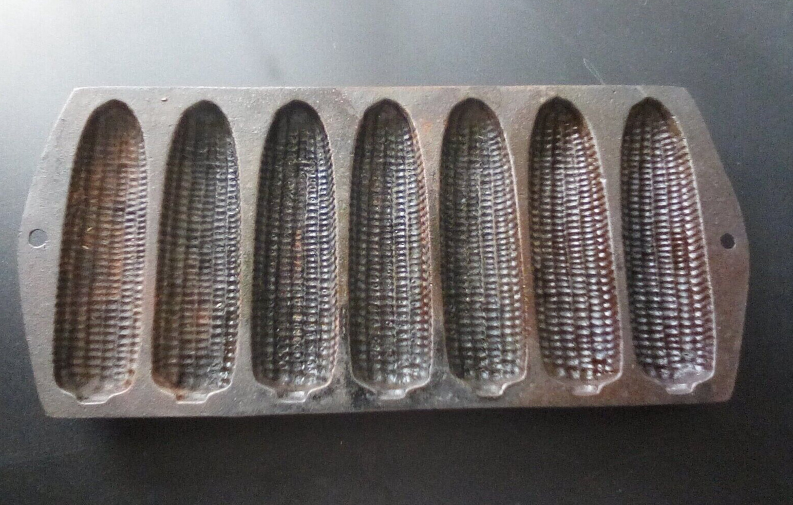 Vintage Cast Iron Corn Bread Baking Pan, corn shaped molds, 1950\'S cast iron