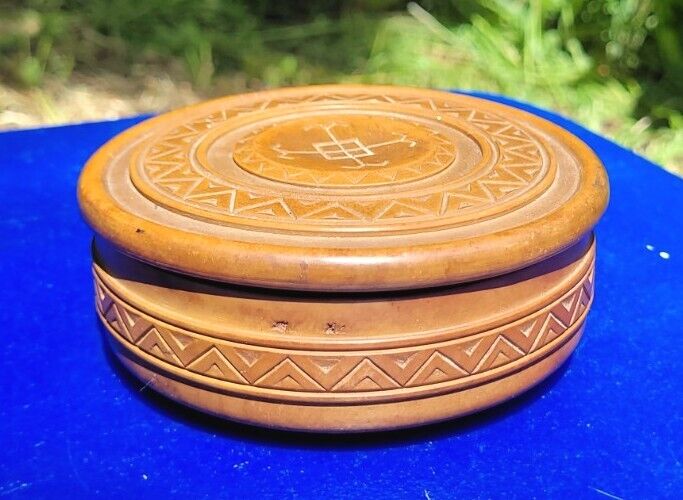 Vintage Decorative Handcrafted ROUND WOODEN JEWELRY BOX Carvings 4.5 in Diameter