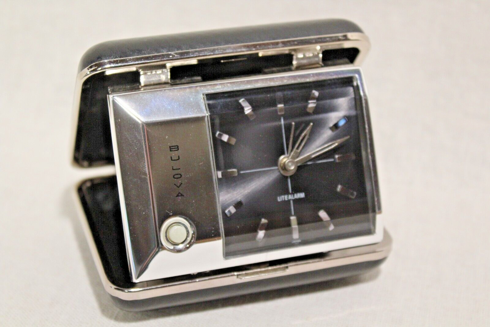 Vintage 1980\'s Bulova Travel Alarm Clock Black B-6172 w/Original Box