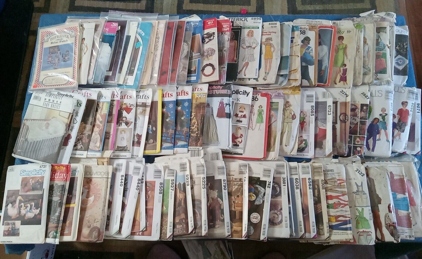 HUGE LOT OF 76 VINTAGE CLOTHES & CRAFT PATTERNS 60'S 70'S 80'S 90'S 
