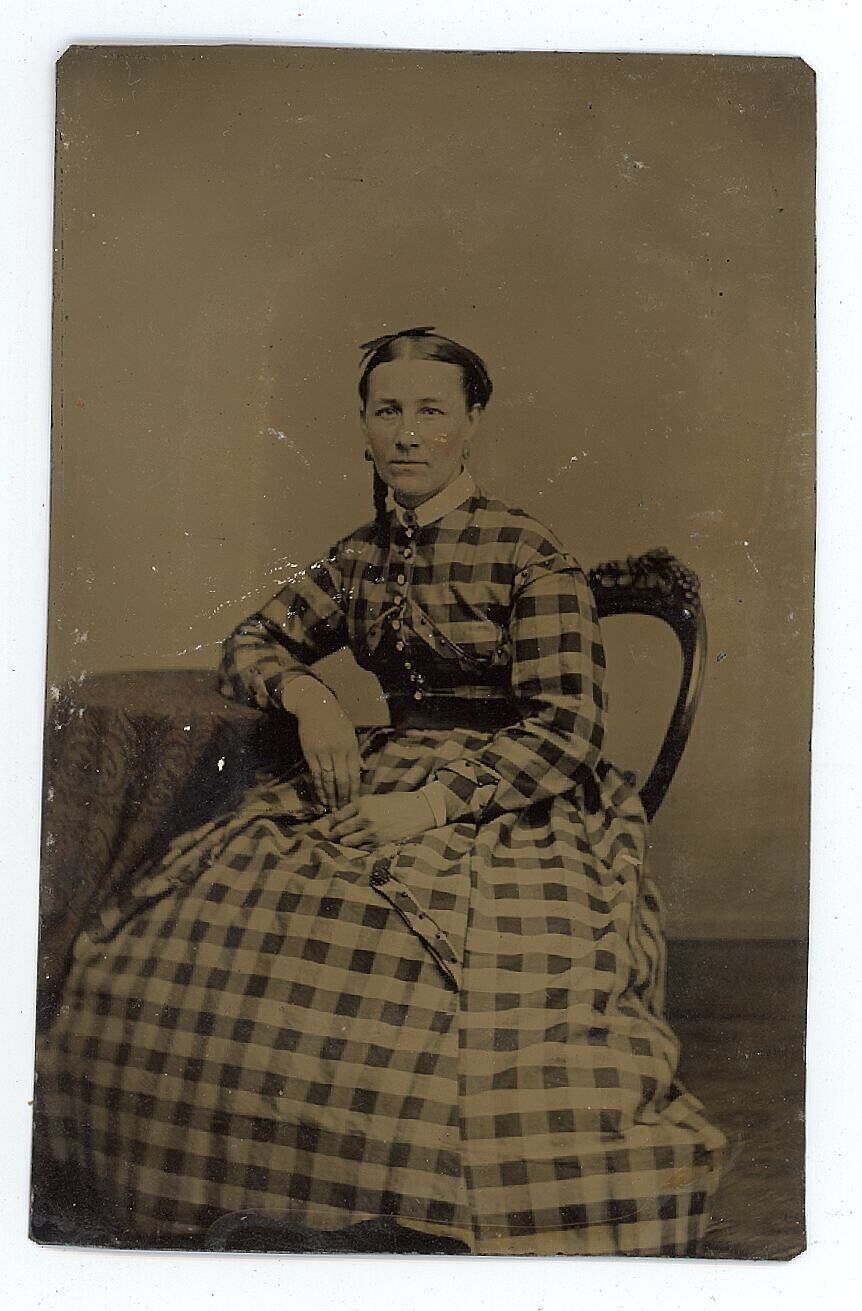 CIRCA 1860'S 2.5X4 in 1/6 Plate Hand Tinted TINTYPE Beautiful Woman in Dress
