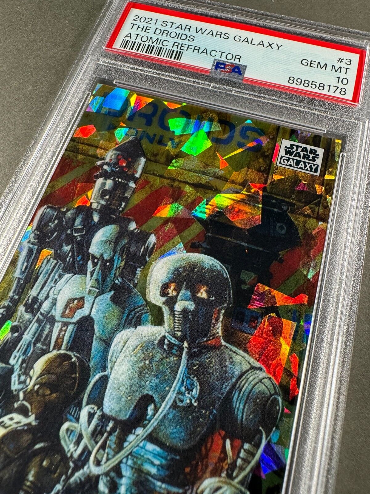 (PSA 10) 2021 Star Wars Galaxy #3, “The Droids” Atomic Refractor /150
