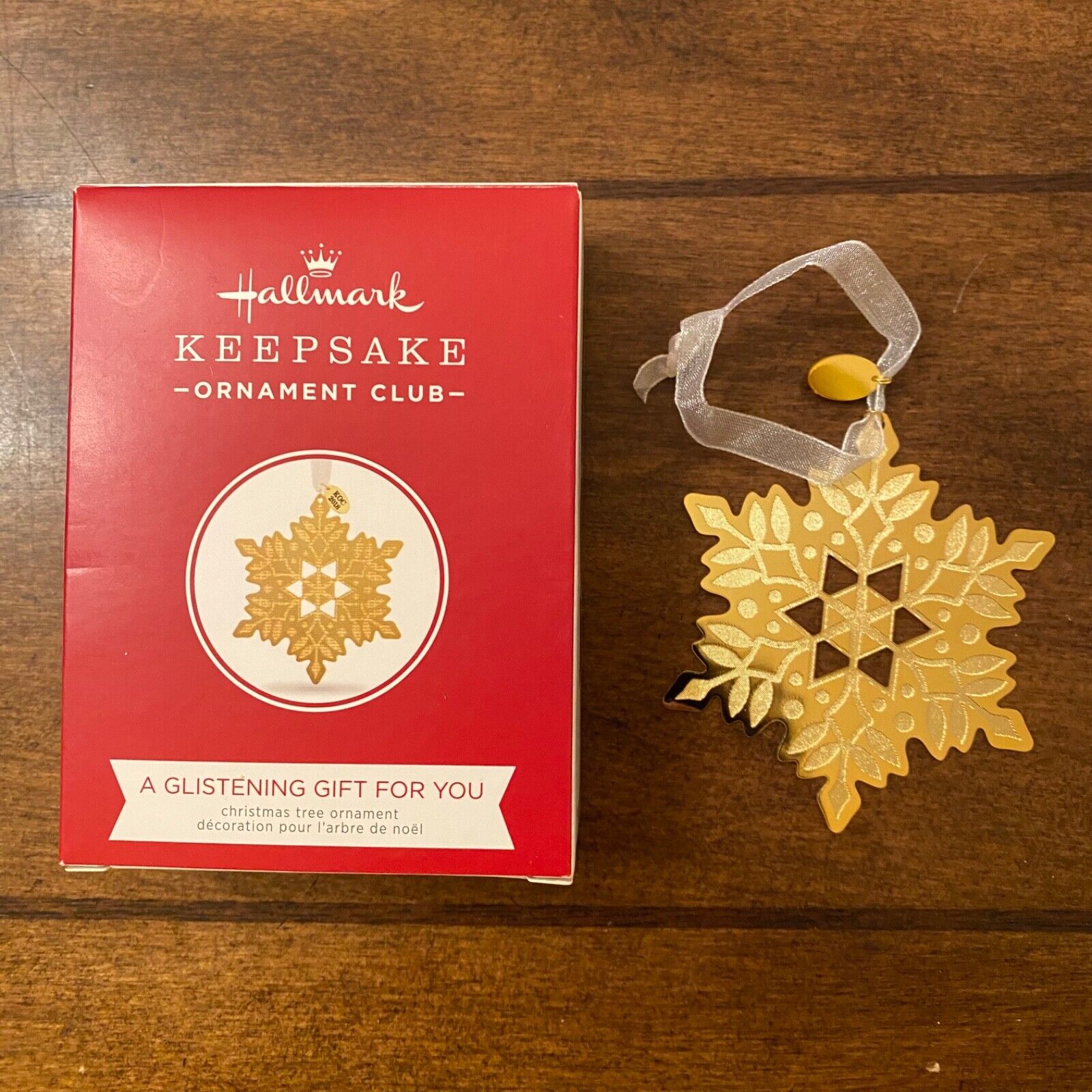 Hallmark A Glistening Gift for You Member Exclusive Keepsake Ornament 2018 R8