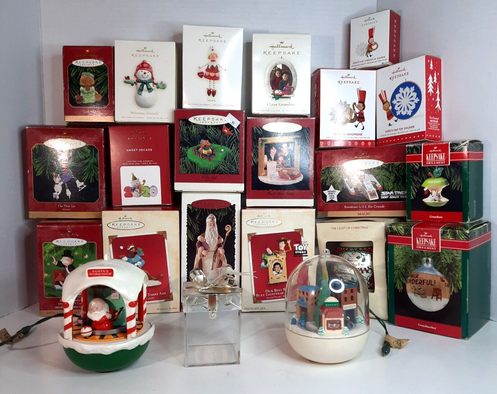 HALLMARK ORNAMENT LOT OF 22, 1 WITH VOICE  LIGHTS ,2 MOVING AND LIGHT UP