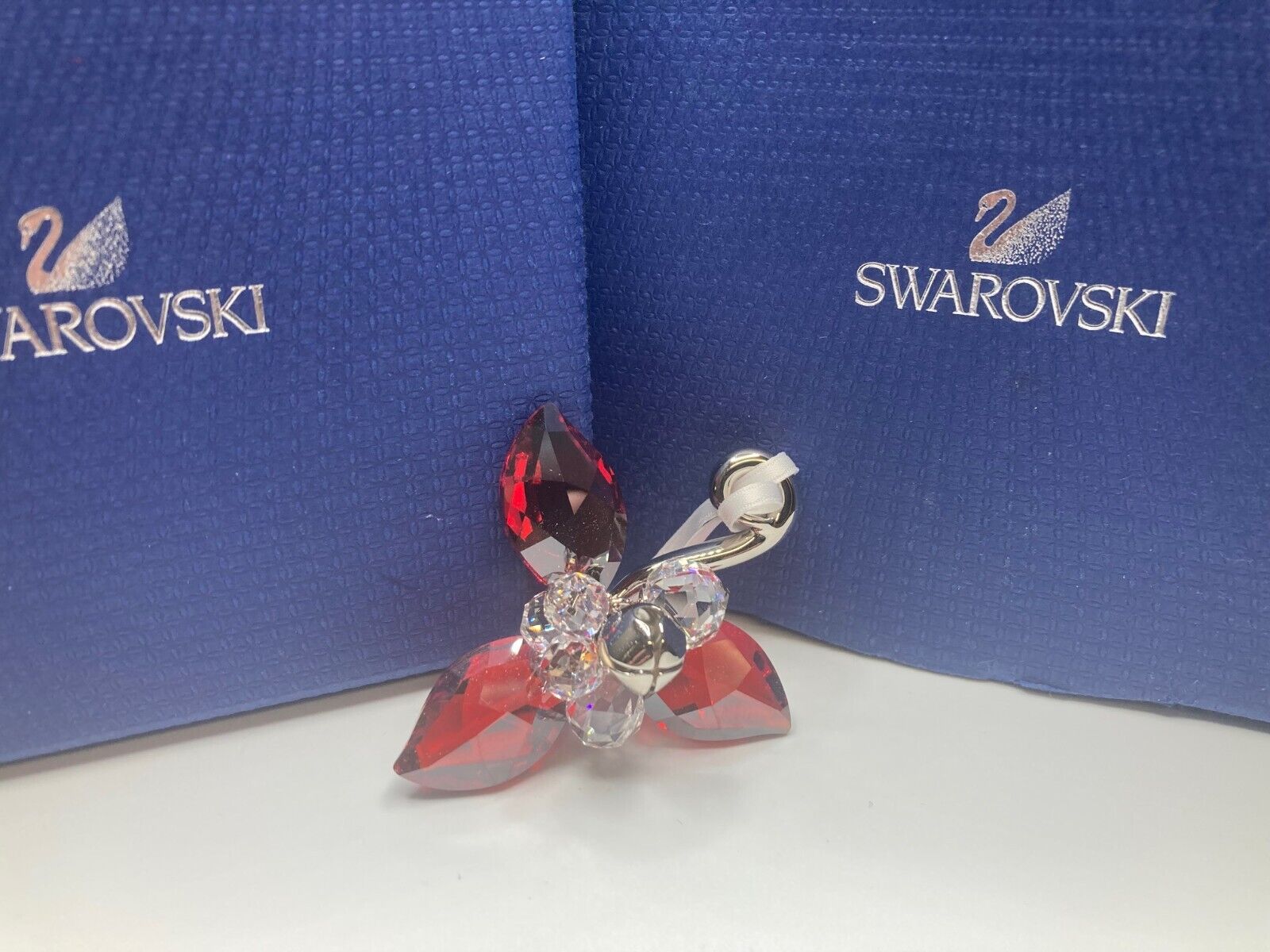Swarovski Crystal Winter Berries Ornament Light Siam Satin 1054565 In Box