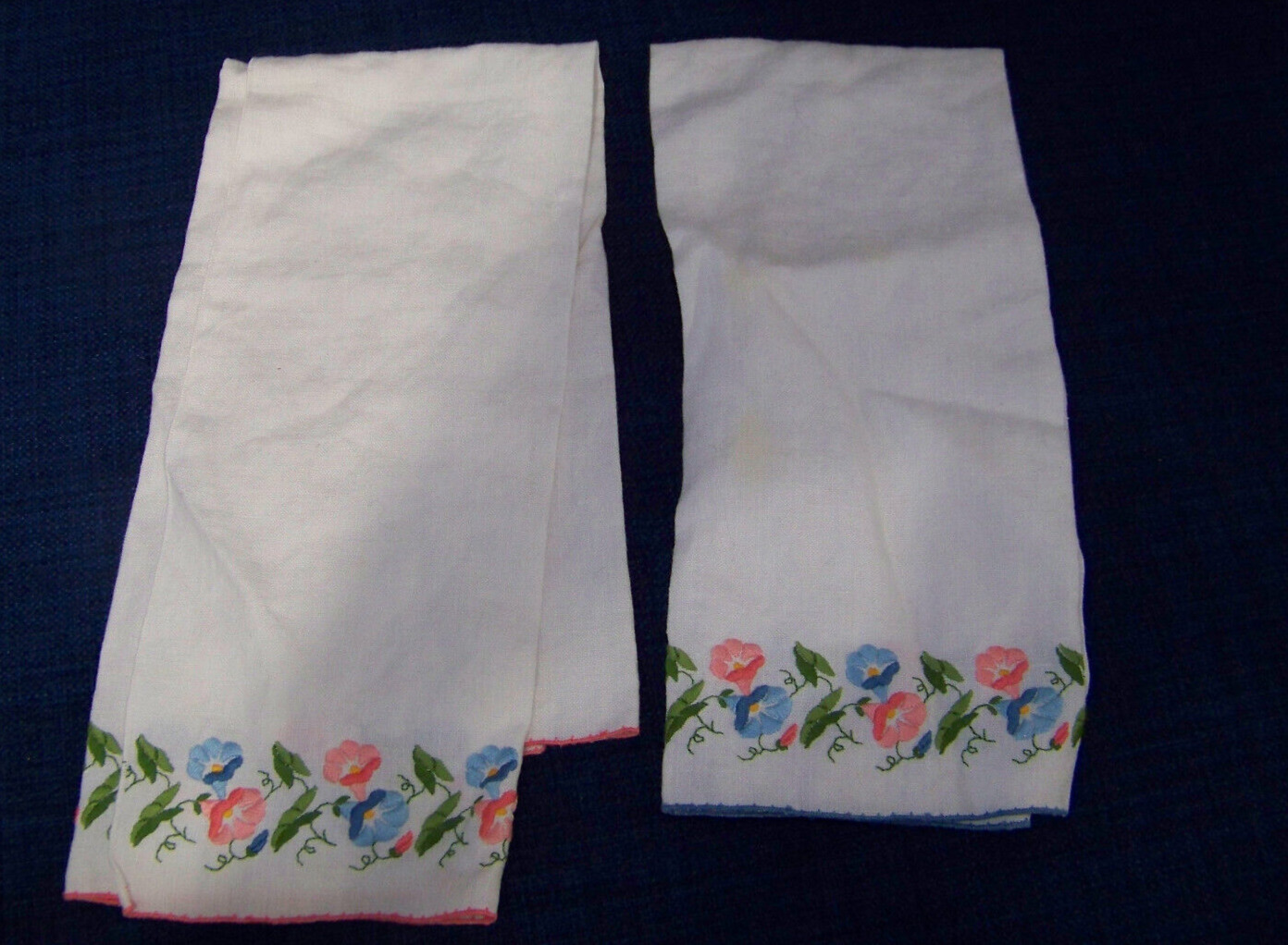 Lot of 2 Vintage Linen Embroidered Flowers Tea Dish Bathroom Towels NOS