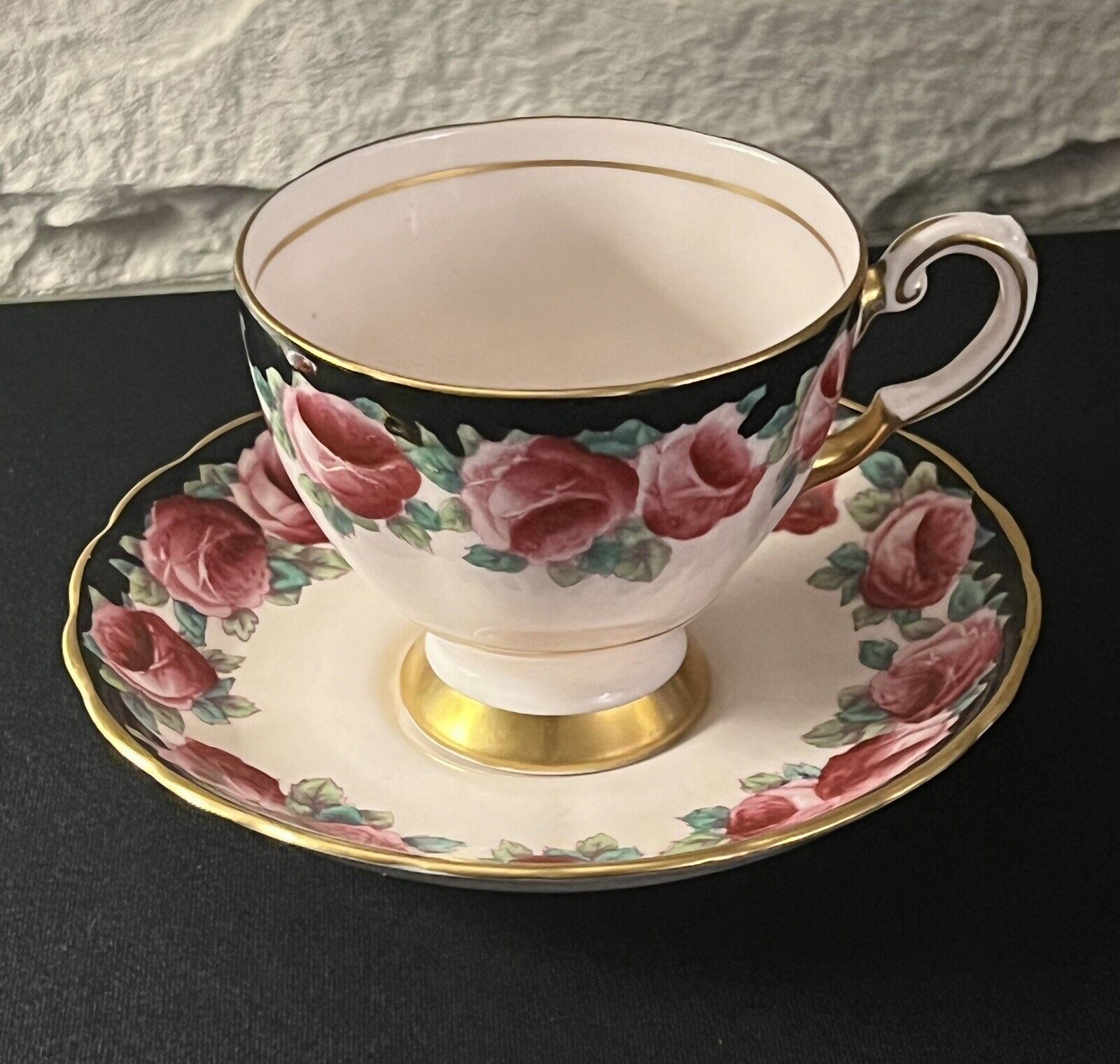 VINTAGE ~ TUSCAN CABBAGE 🌹 ROSE  BLACK GOLD PINK CUP & SAUCER MADE IN ENGLAND