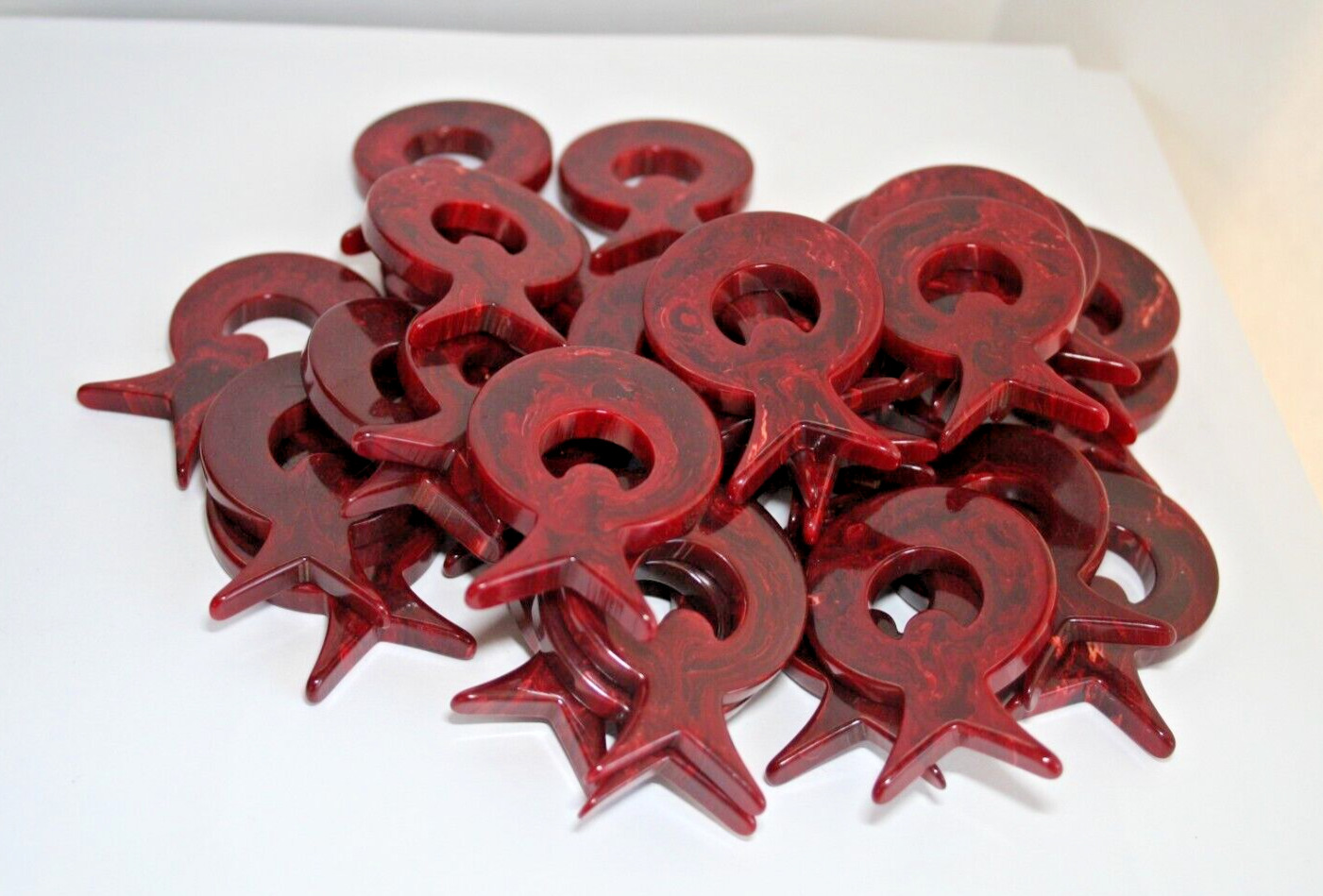 30 vintage Bakelite Pieces Burgundy Red Color - Arts, Crafts, Jewelry Making