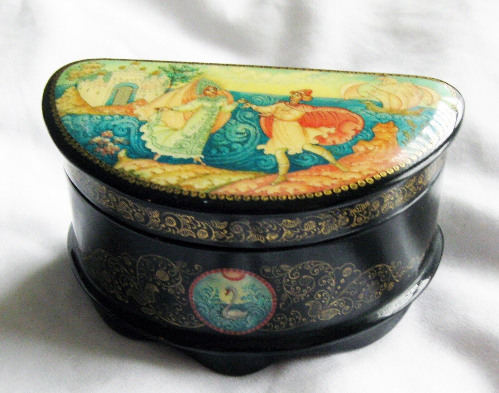 Vintage Russian Signed Hand Painted Lacquer Box - From Ashville VA estate  (A16)