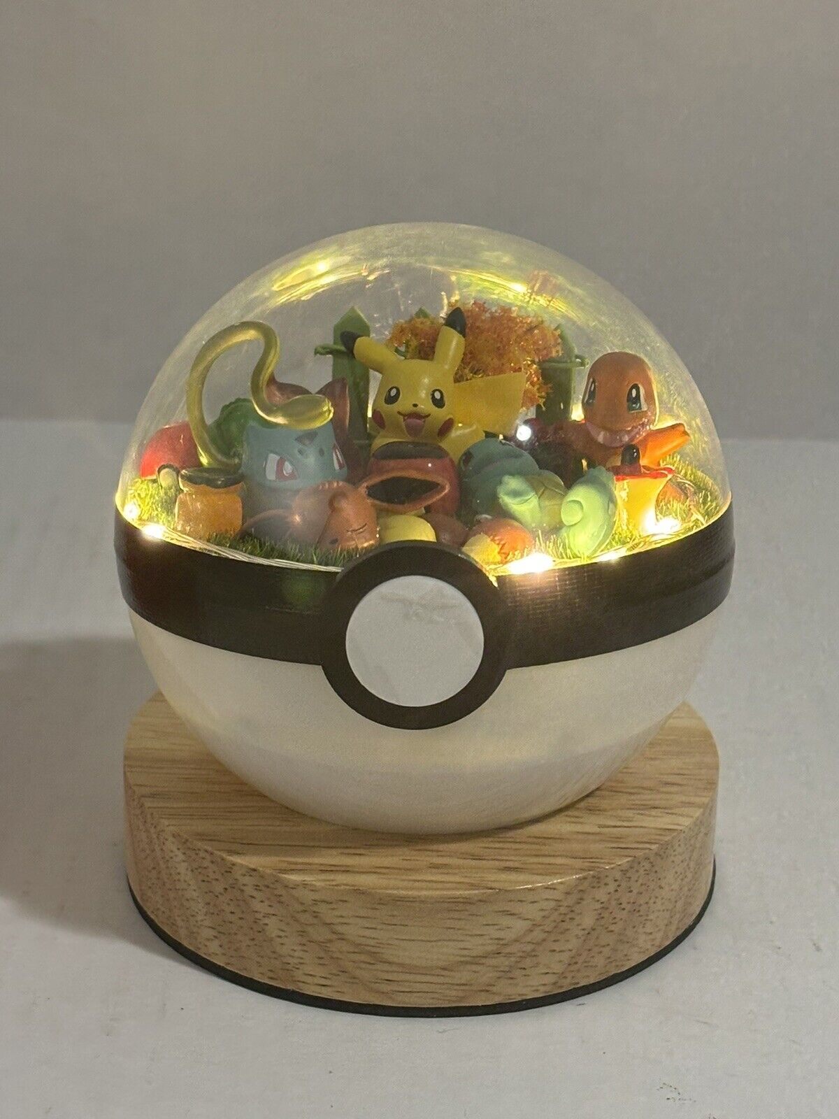 Pokemon Terrarium Collection 8 Poke Ball Case Toy Mini Figure Lights Up
