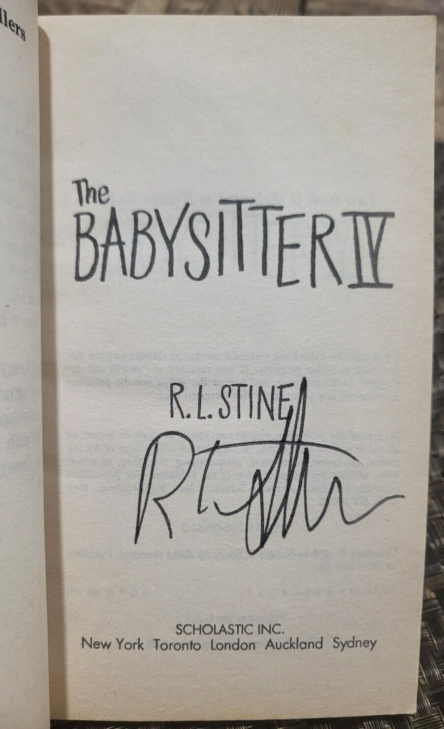 RL STINE THE BABYSITTER/GOOSEBUMPS SIGNED AUTOGRAPHED BOOK RARE W/COA AUTHENTIC