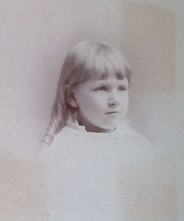 C1879 Cabinet Card Philadelphia PA Studio. Adorable Young Girl Close Up  A114