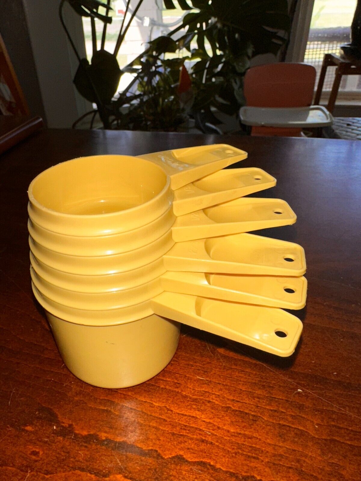 Classic Tupperware Measuring Cups Full Set of 6 Flat Soft Yellow