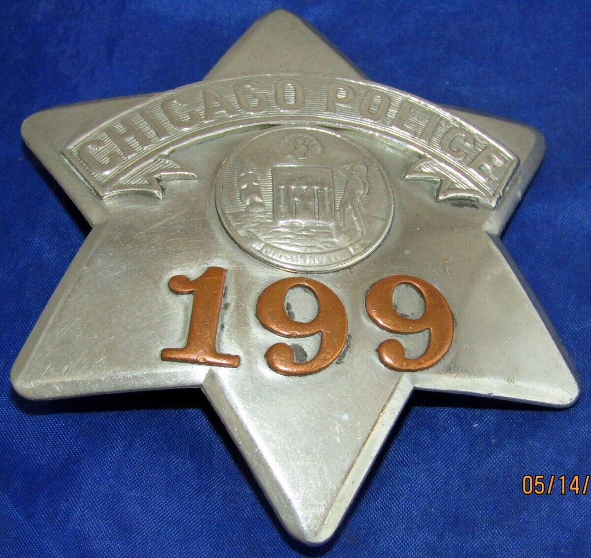 ANTIQUE, VINTAGE CHICAGO, ILLINOIS POLICE OFFICER “PIE PLATE” BADGE