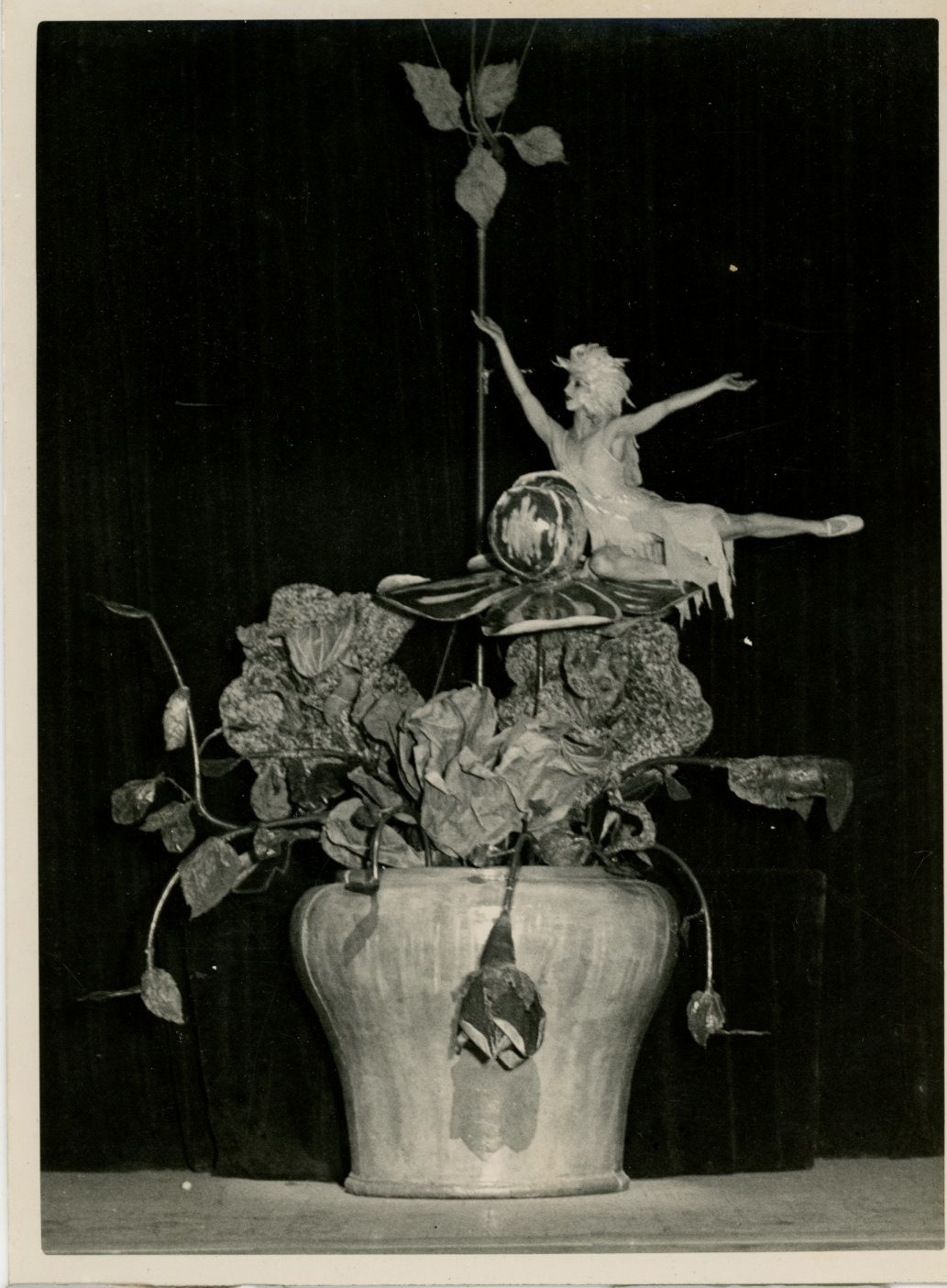 Folies Bergère, Waléry, 1932 Paramount, vintage silver print, \
