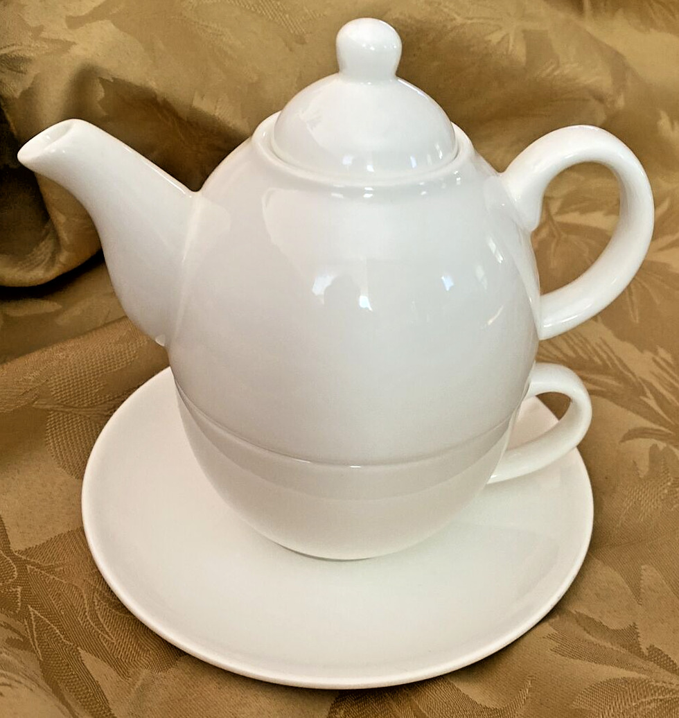 Tupperware TupperLiving Fine China Tea For One Teapot LOVELY GIFT