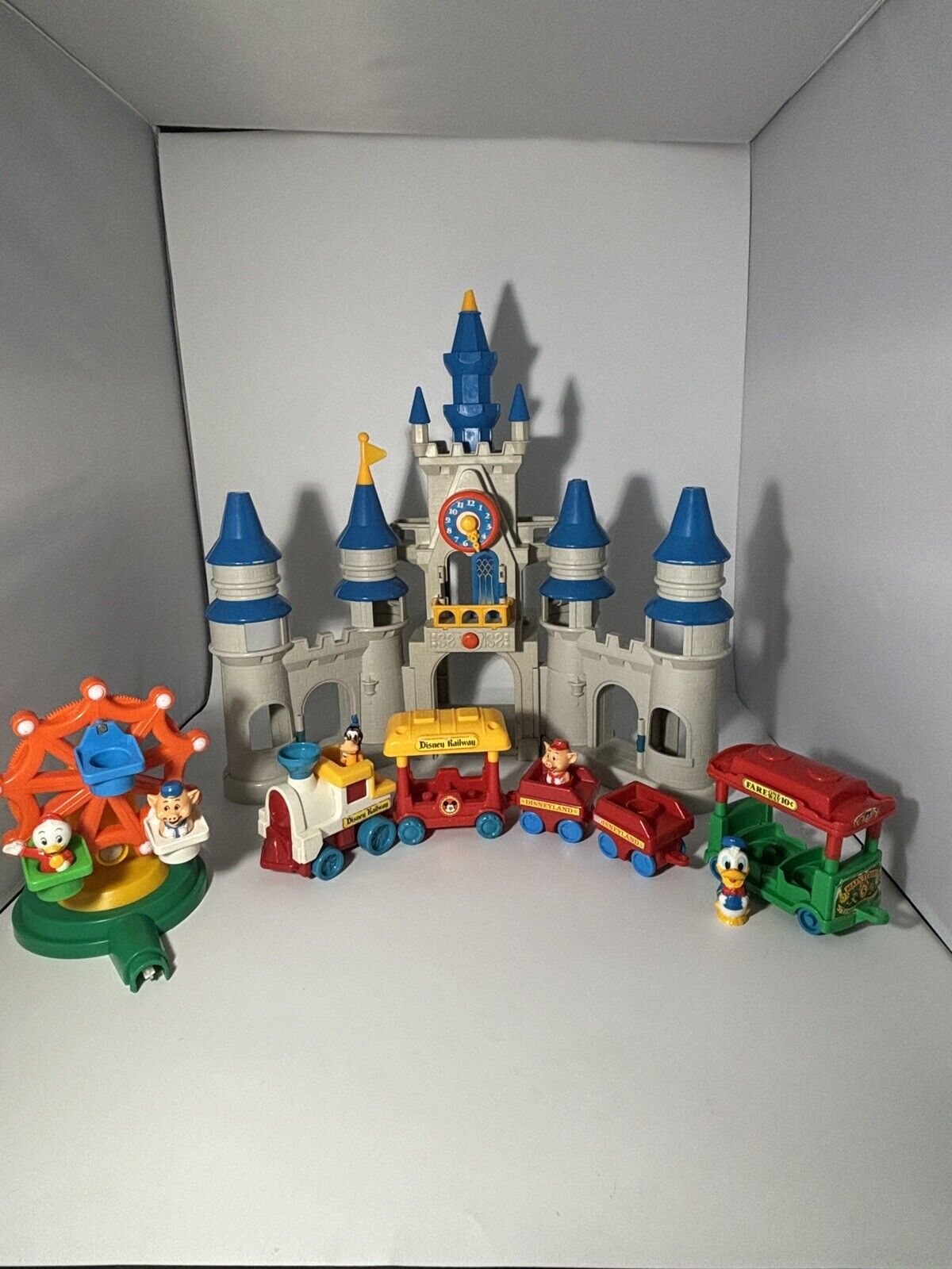 Vintage 1980s Lil Playmates Disney Magic Kingdom Castle & Disneyland extras