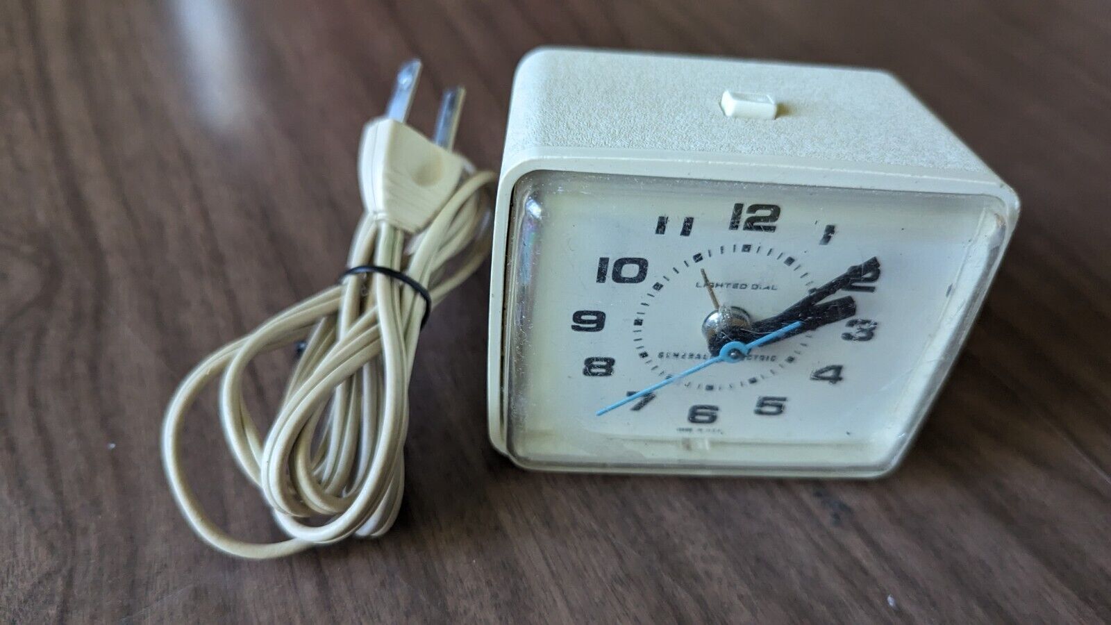 Vintage GE GENERAL ELECTRIC Lighted Dial Small Electric Alarm Clock