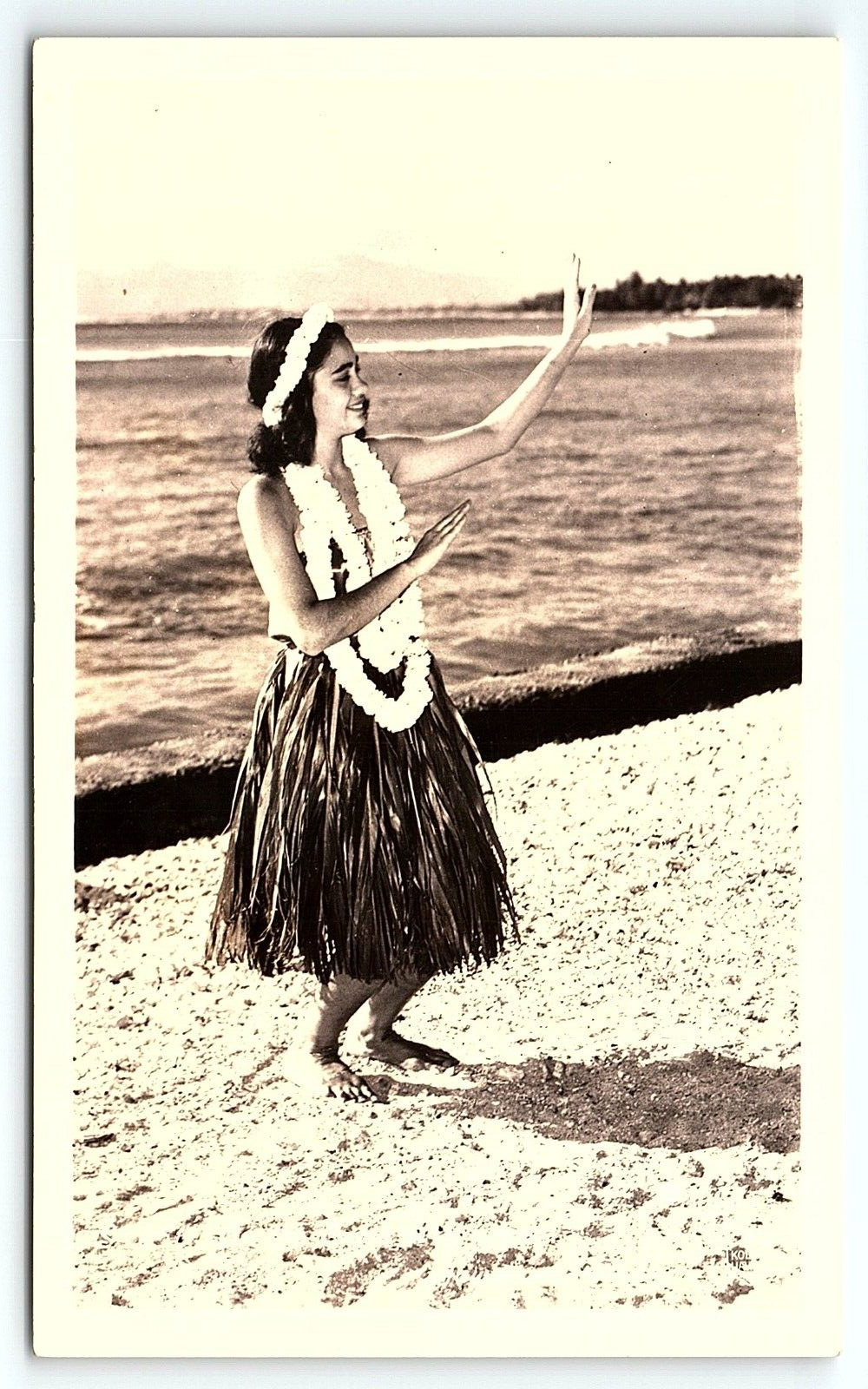 1930s HAWAIIAN ISLANDS HAWAIIAN HULA GIRL SKIRT PALMS KODAK  RPPC POSTCARD P2321