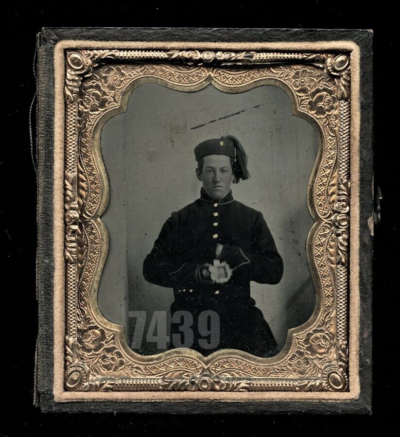 Young ID\'d Civil War Soldier Holding Photo Killed in Action 1860s PIP KIA Rare