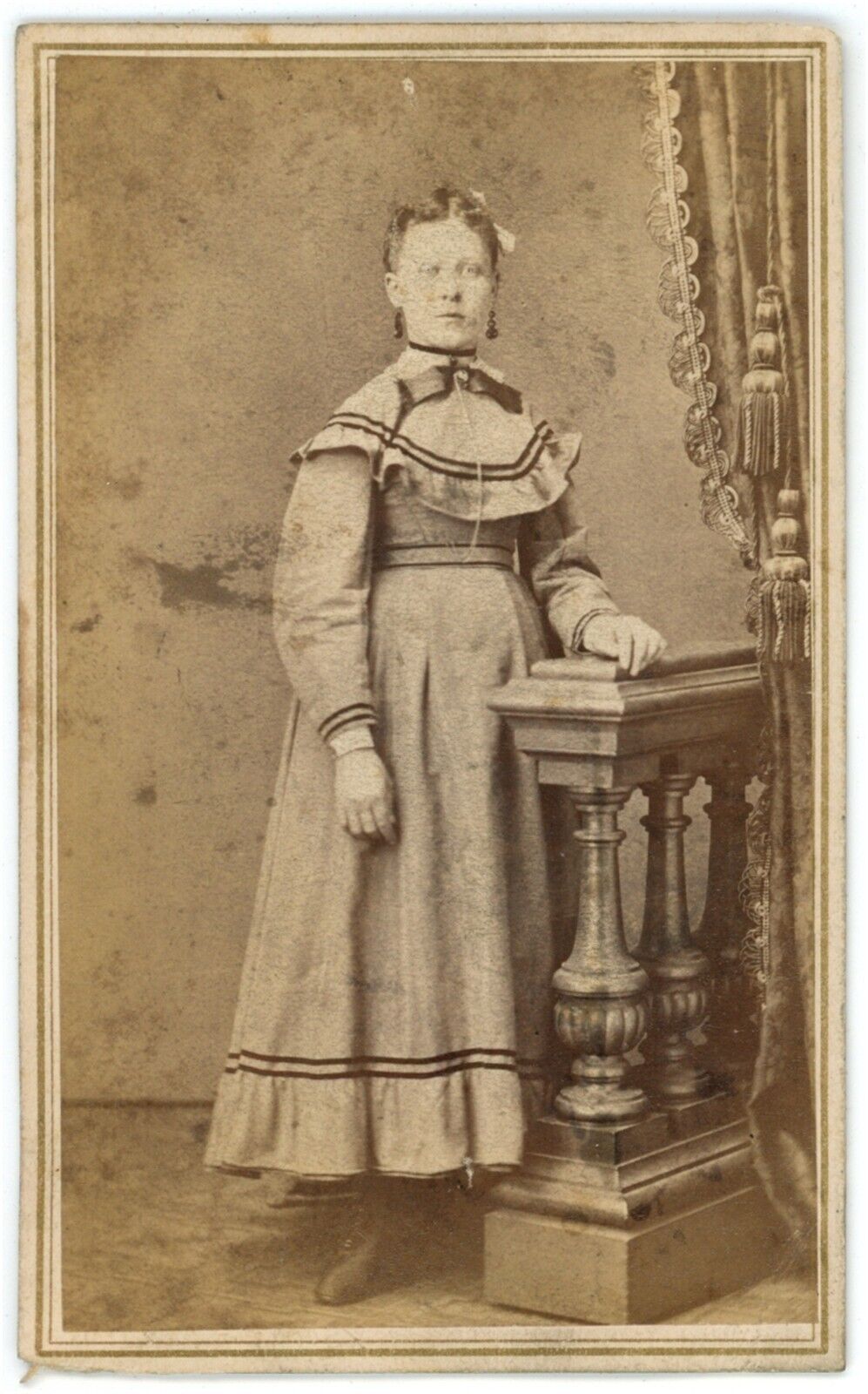 CIRCA 1880\'S CDV Young Woman in Beautiful Dress John Closs Cincinnati OH