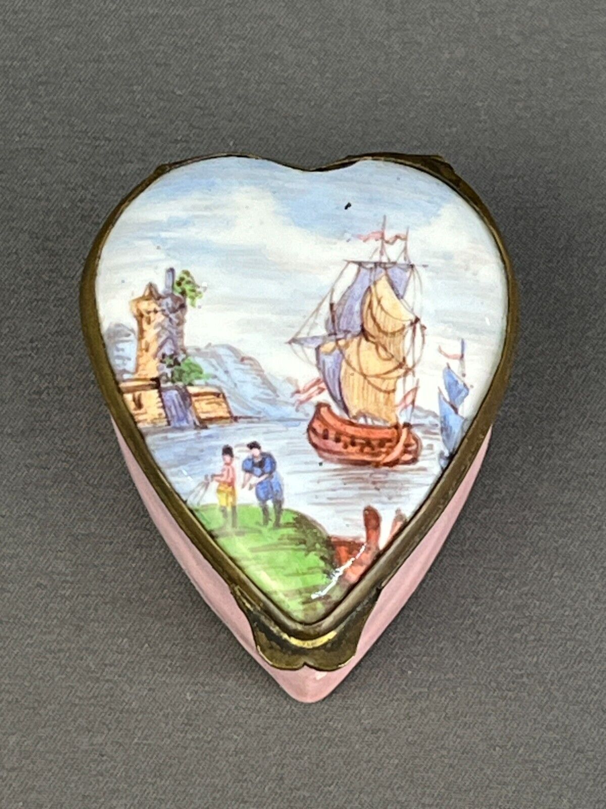 Antique 18/19th c Bilston Battersea Pink Enamel Heart Trinket Snuff Box