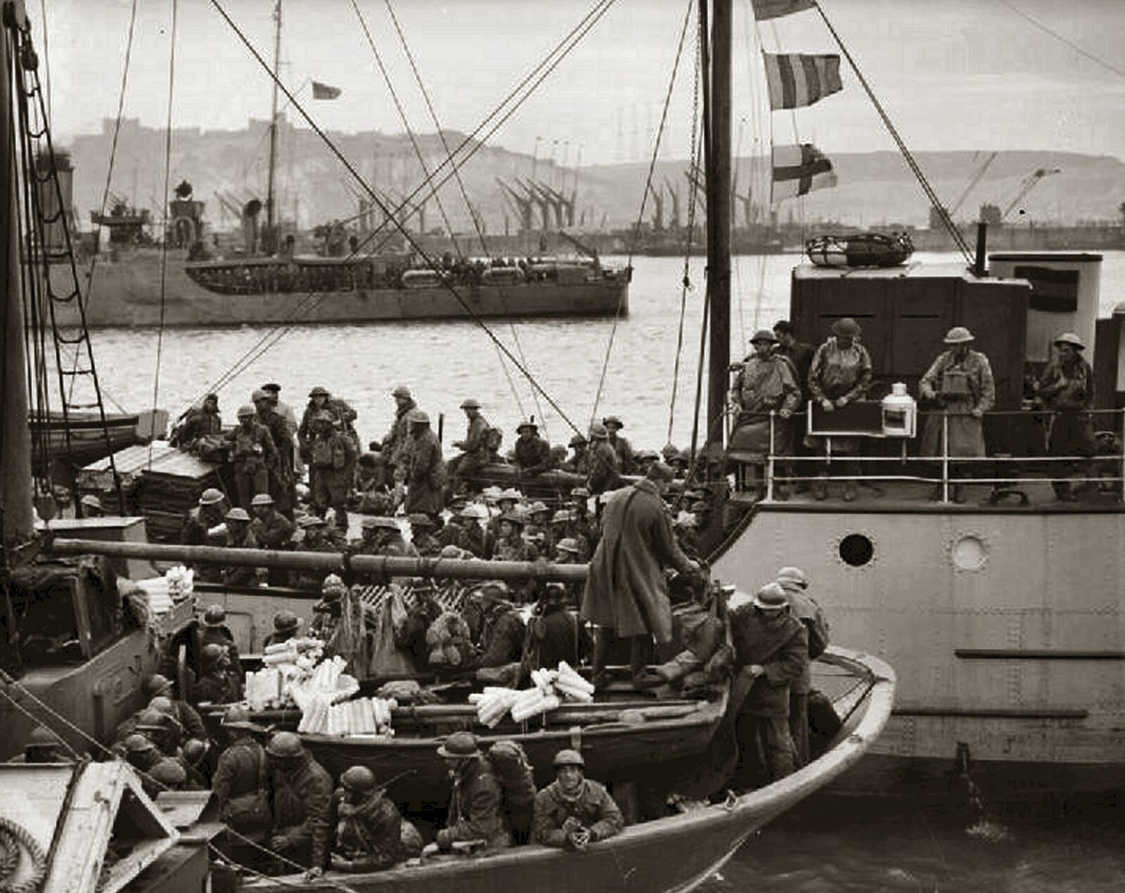 1940 WW2 EVACUATION FROM DUNKIRK Photo  (193-y)