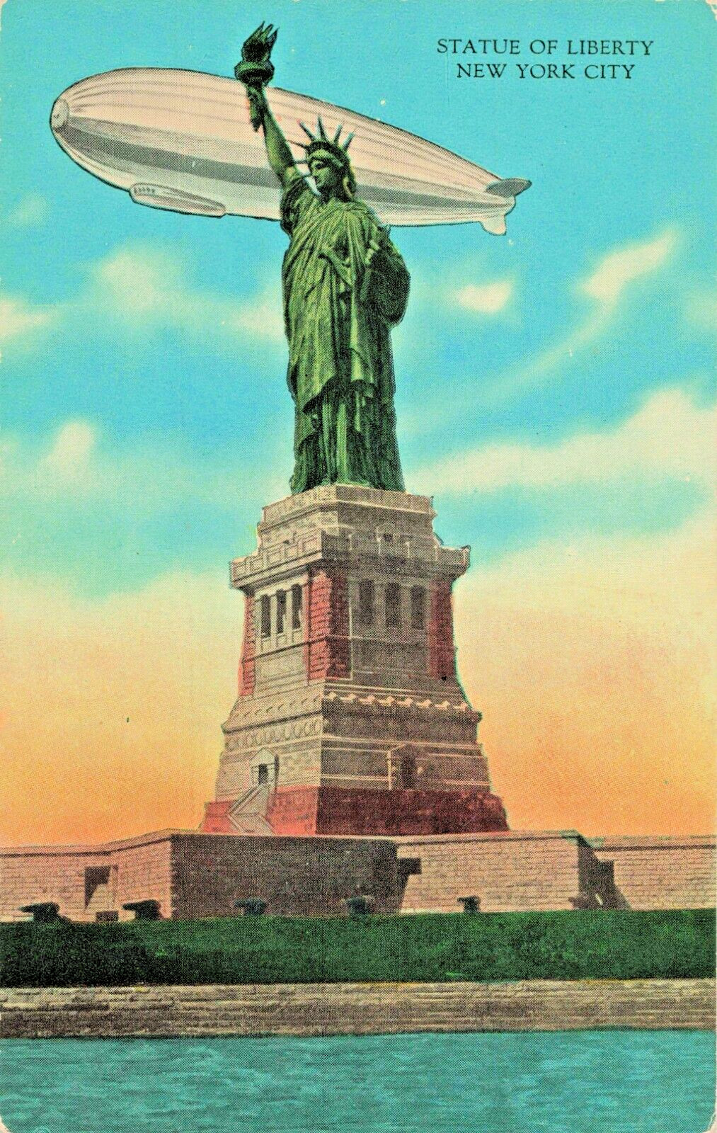 Postcard NY Bedloe\'s Island New York-Statue of Liberty-Zeppelin-Antique (D5)