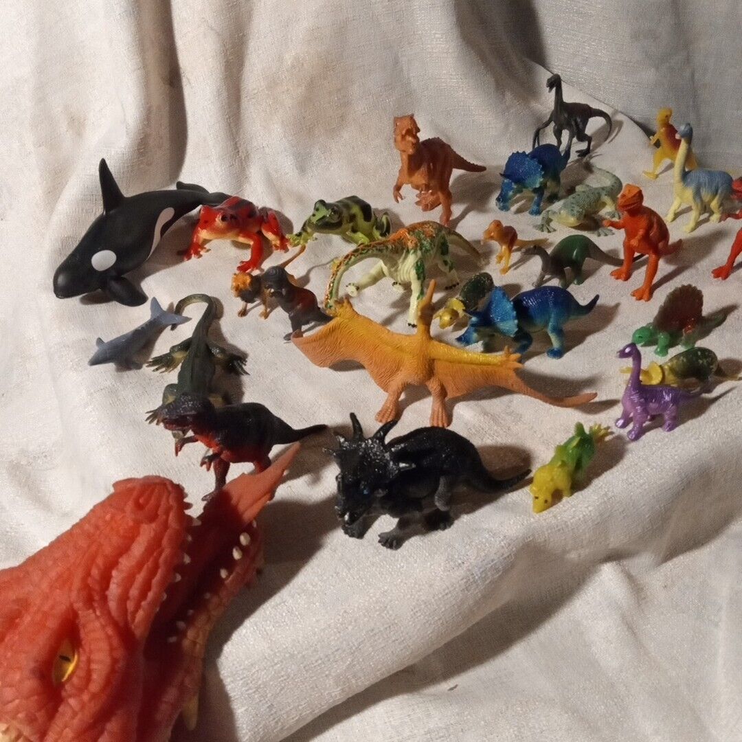 Mixed Dinosaur Lot Mixed Animals Orca T-Rex Frogs Komodo Dragon  Small Plastic