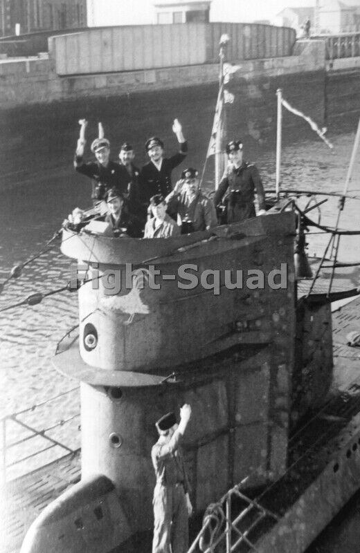 WW2 Picture Photo The crew of the German U-BOAT submarine U-588  3715