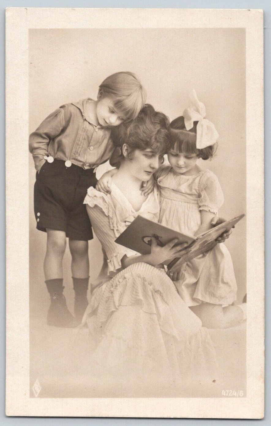 Beautiful Artistic RPPC Postcard~ Mother Reading To Children
