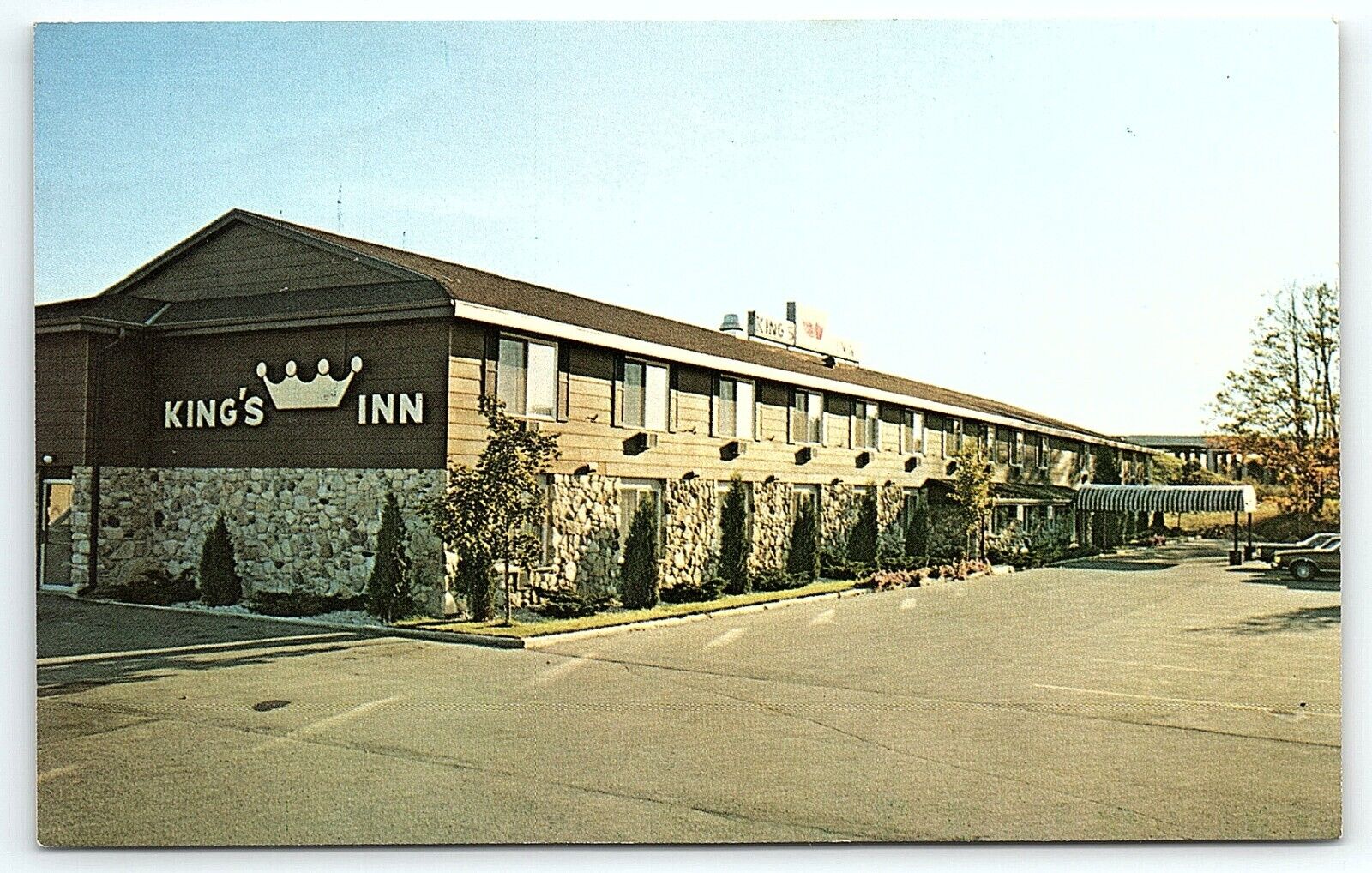 1970s STURGEON BAY WISCONSIN KING\'S INN MOTEL HOTEL GREEN BAY RD POSTCARD P3176
