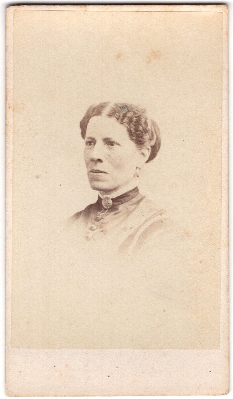 CIRCA 1880s CDV J.E. SANBORN LADY IN FANCY DRESS LOWELL MASSACHUSETTS