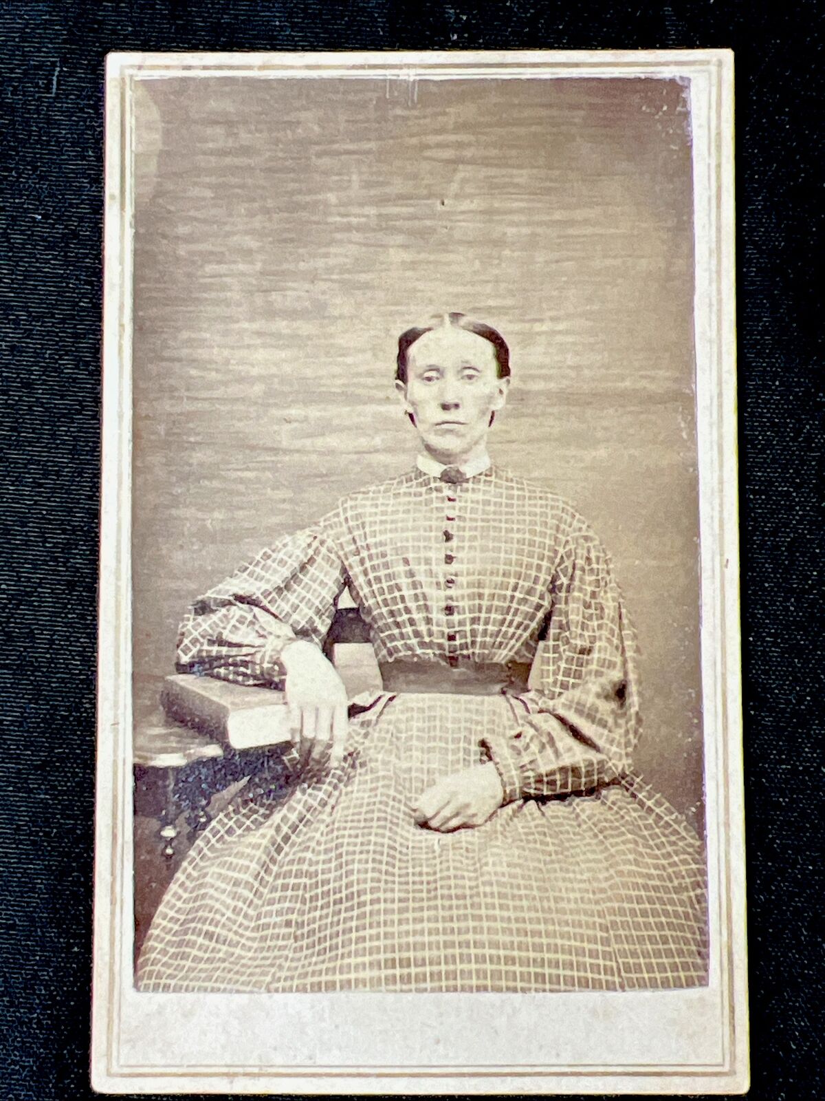 antique 1860s Stern WOMAN in Beautiful DRESS CDV Civil War era CLEAR IMAGE