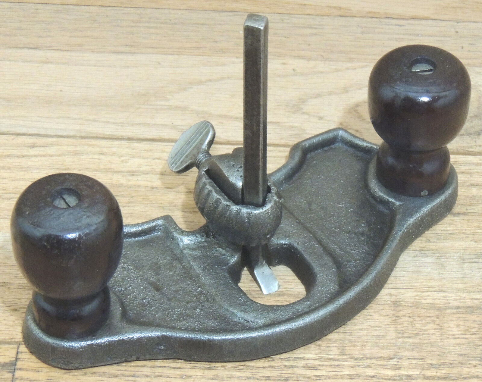 HEAVY IRON PATTERN MAKER MADE ROUTER PLANE-ANTIQUE HAND TOOL